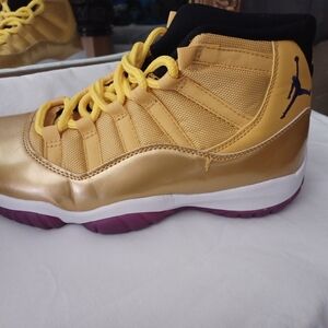 The Air Jordan 12 Retro Kobe 24 Men's Size 9.5